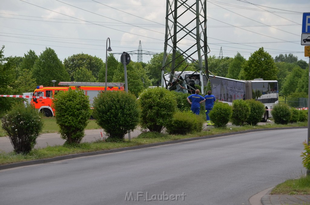 Schwerer Bus Unfall Koeln Porz Gremberghoven Neuenhofstr P293.JPG - Miklos Laubert